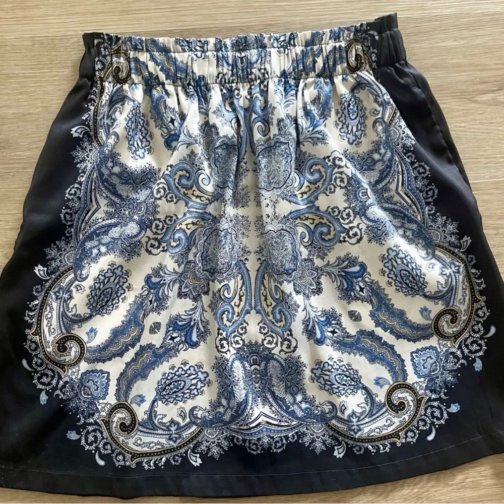 H&M Women's Mini Skirt, Blue, Multi-color Paisley Skirt, Size S, Elastic Waist